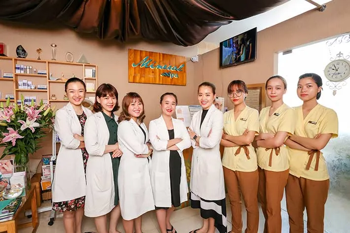 Dịch vụ massage cho quý bà Mineral Spa